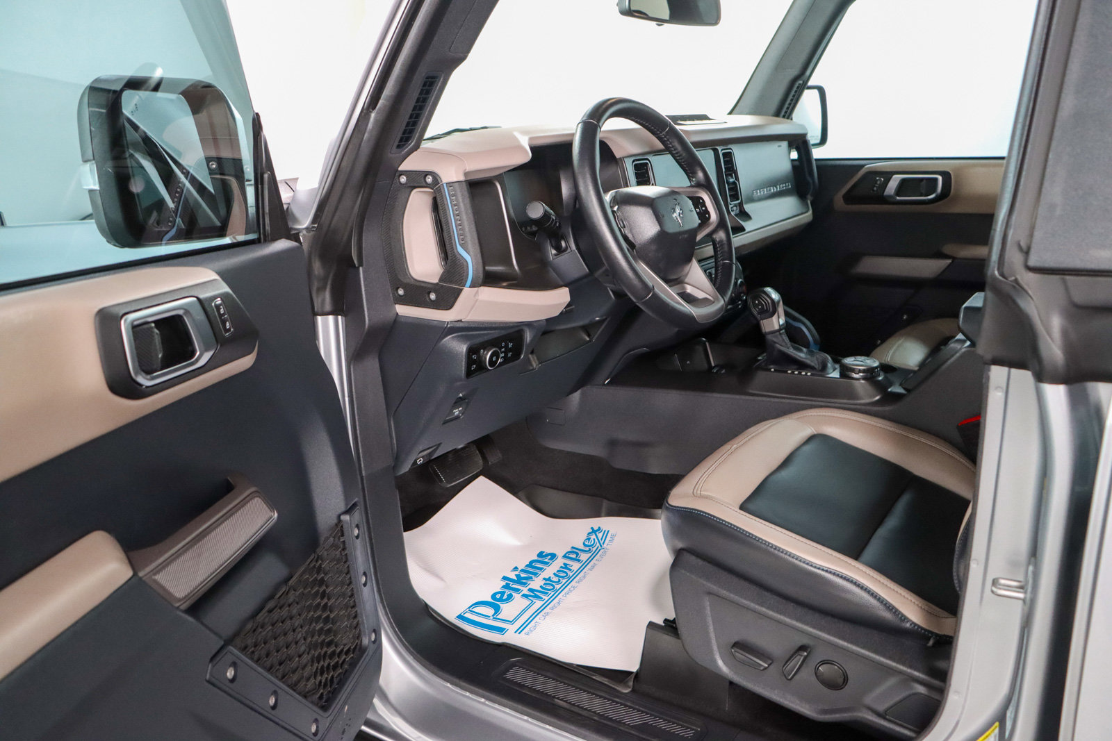 Used 2023 Ford Bronco Wildtrak image 3