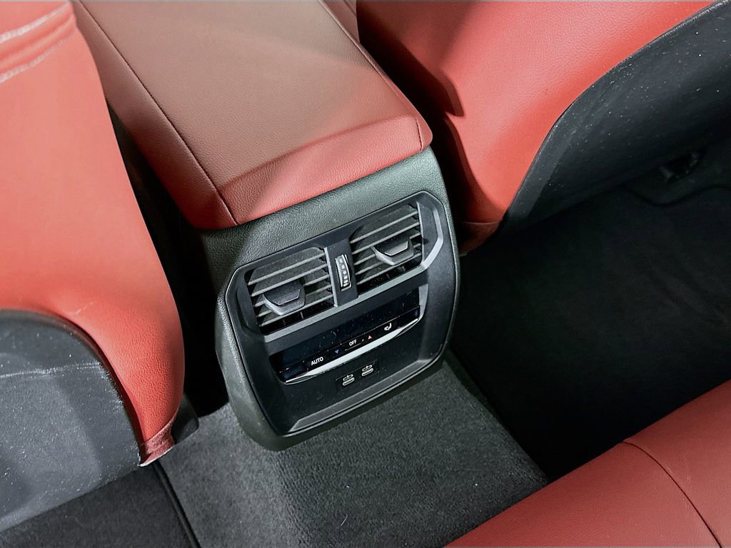 Used 2025 BMW 330i xDrive Sedan w/ Premium Package image 33