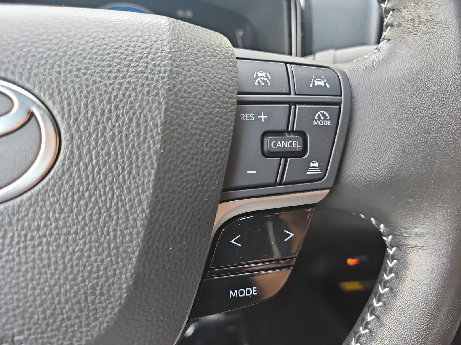 Used 2025 Toyota Camry SE FWD image 29