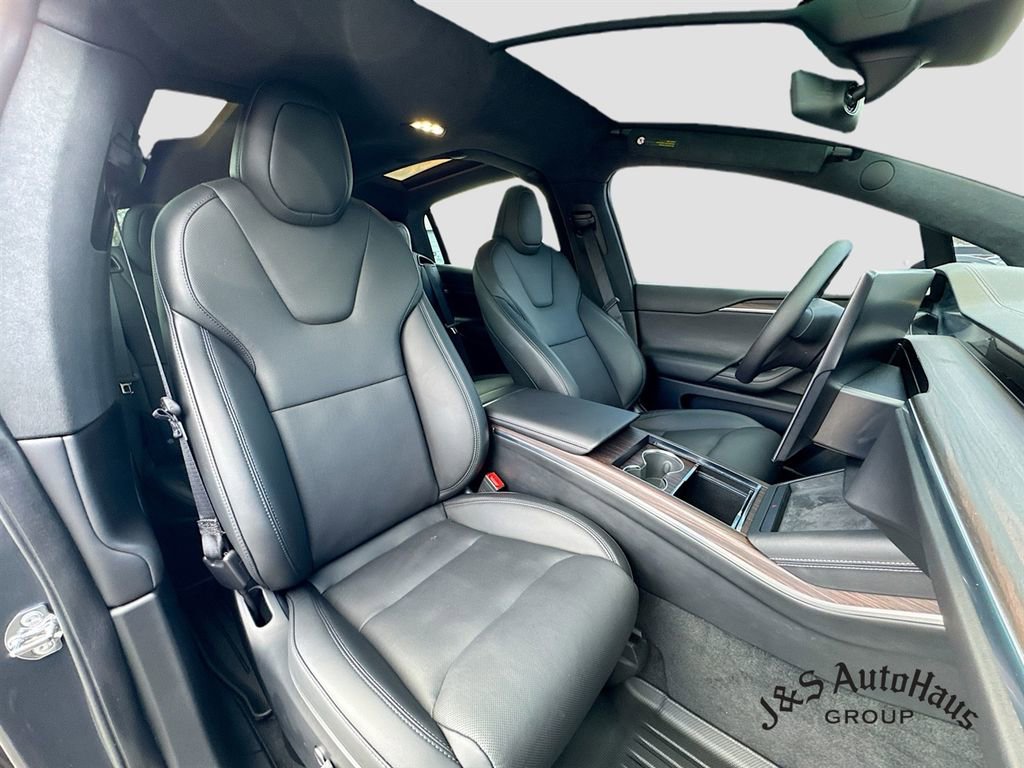 Used 2024 Tesla Model X image 35