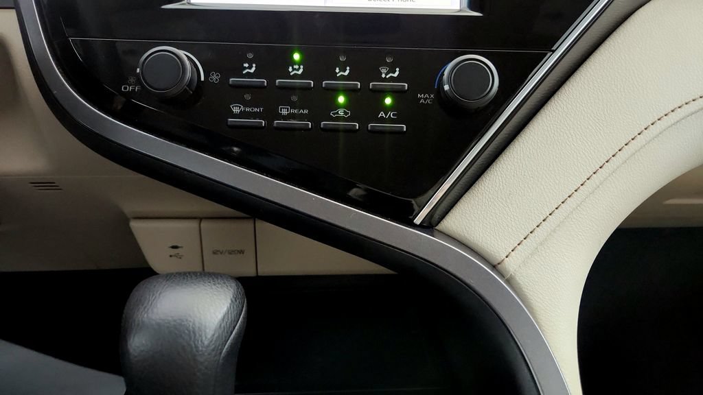 Certified 2018 Toyota Camry LE FWD image 30