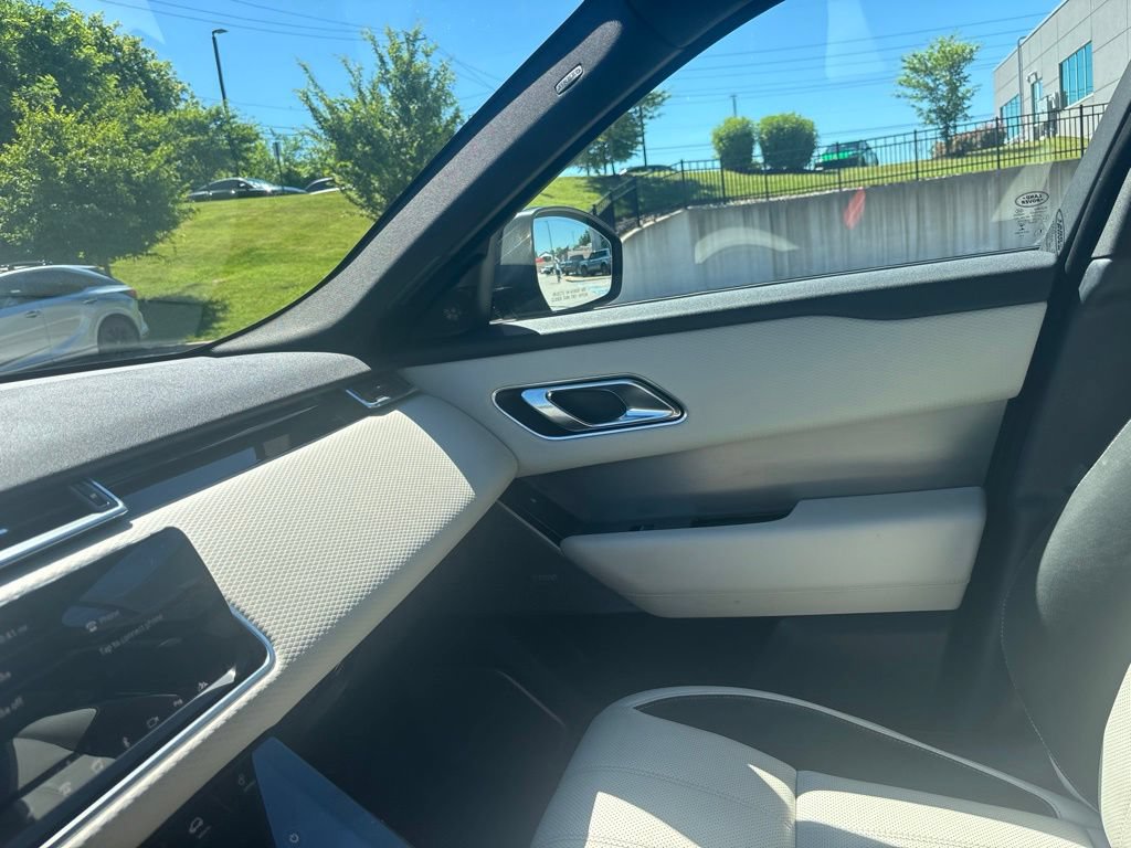 Used 2018 Land Rover Range Rover Velar R-Dynamic SE AWD/4WD image 31