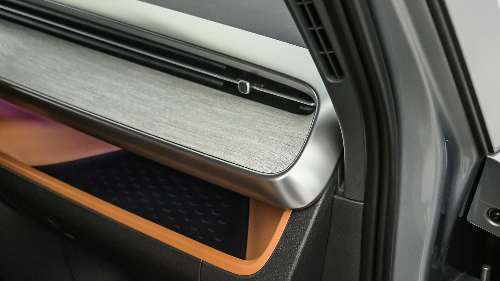 Used 2025 Volkswagen ID. Buzz Pro S RWD image 17