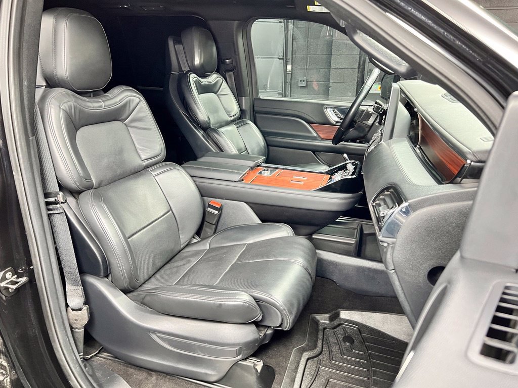 Used 2024 Lincoln Navigator L 4WD image 8
