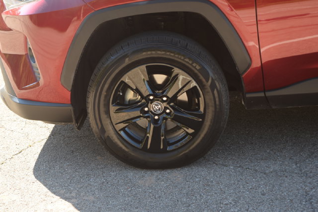Used 2020 Toyota RAV4 XLE w/ Convenience Package FWD image 27