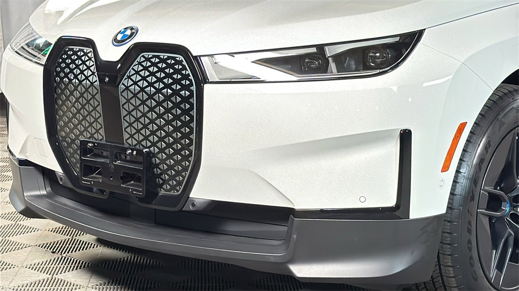 Used 2024 BMW iX xDrive50 w/ Premium Package image 3
