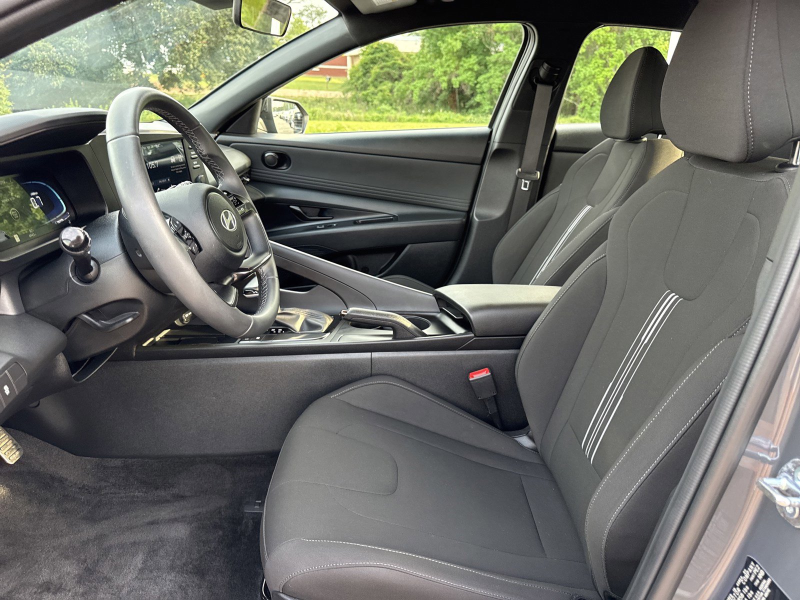 Used 2025 Hyundai Elantra Sport FWD image 11