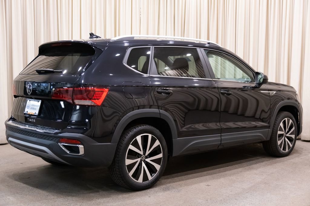 Certified 2023 Volkswagen Taos SE w/ Panoramic Sunroof Package FWD image 6