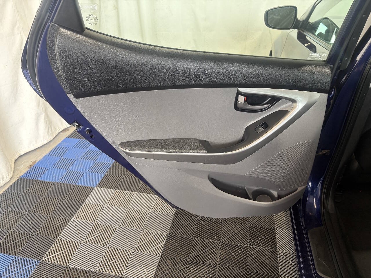 Used 2011 Hyundai Elantra GLS FWD image 9
