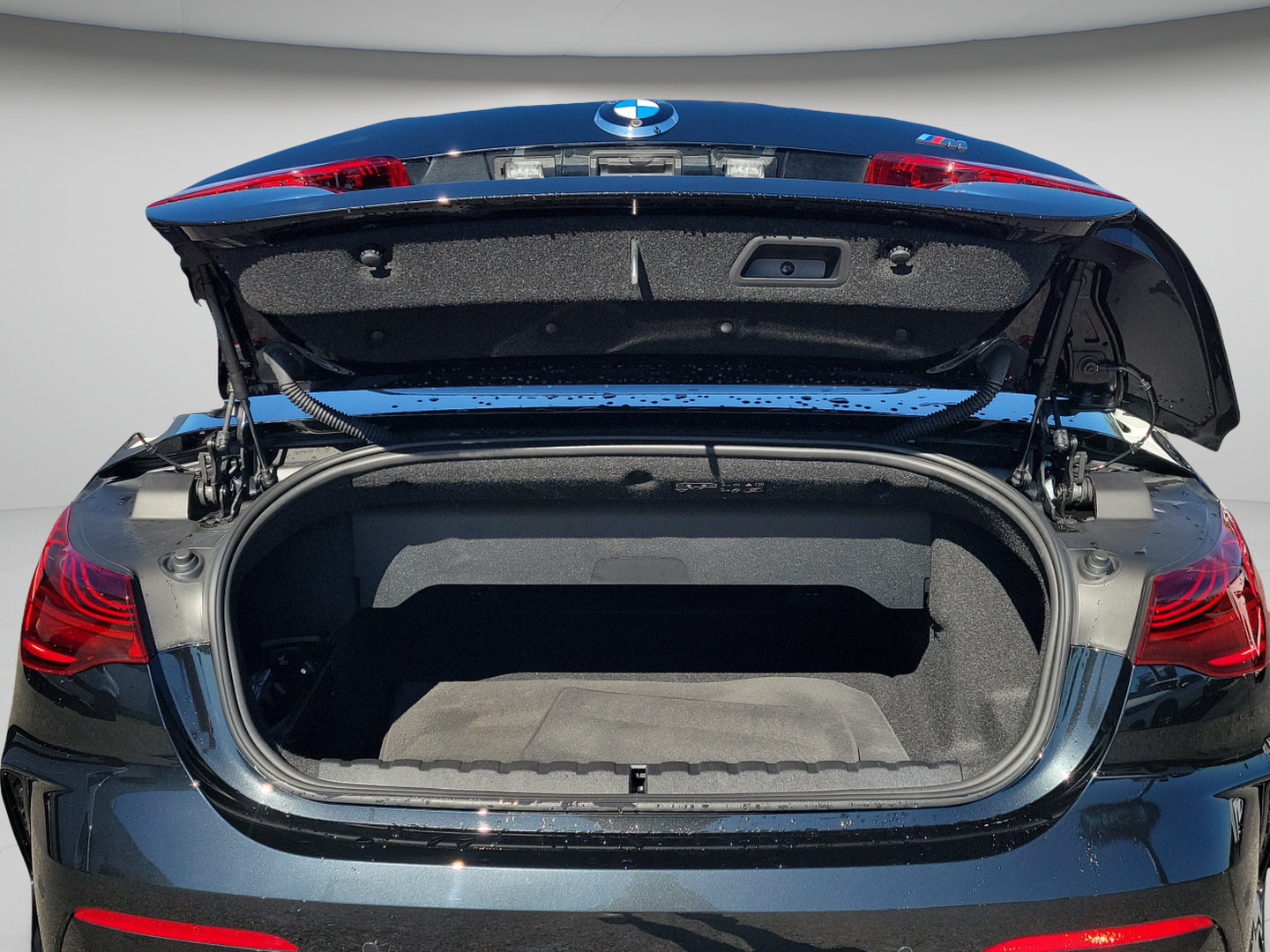 Used 2025 BMW M440i Convertible w/ Premium Package RWD image 6