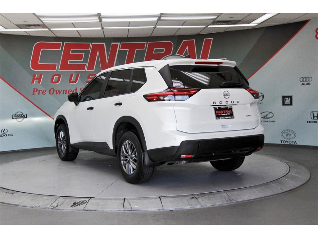 Used 2024 Nissan Rogue S image 4