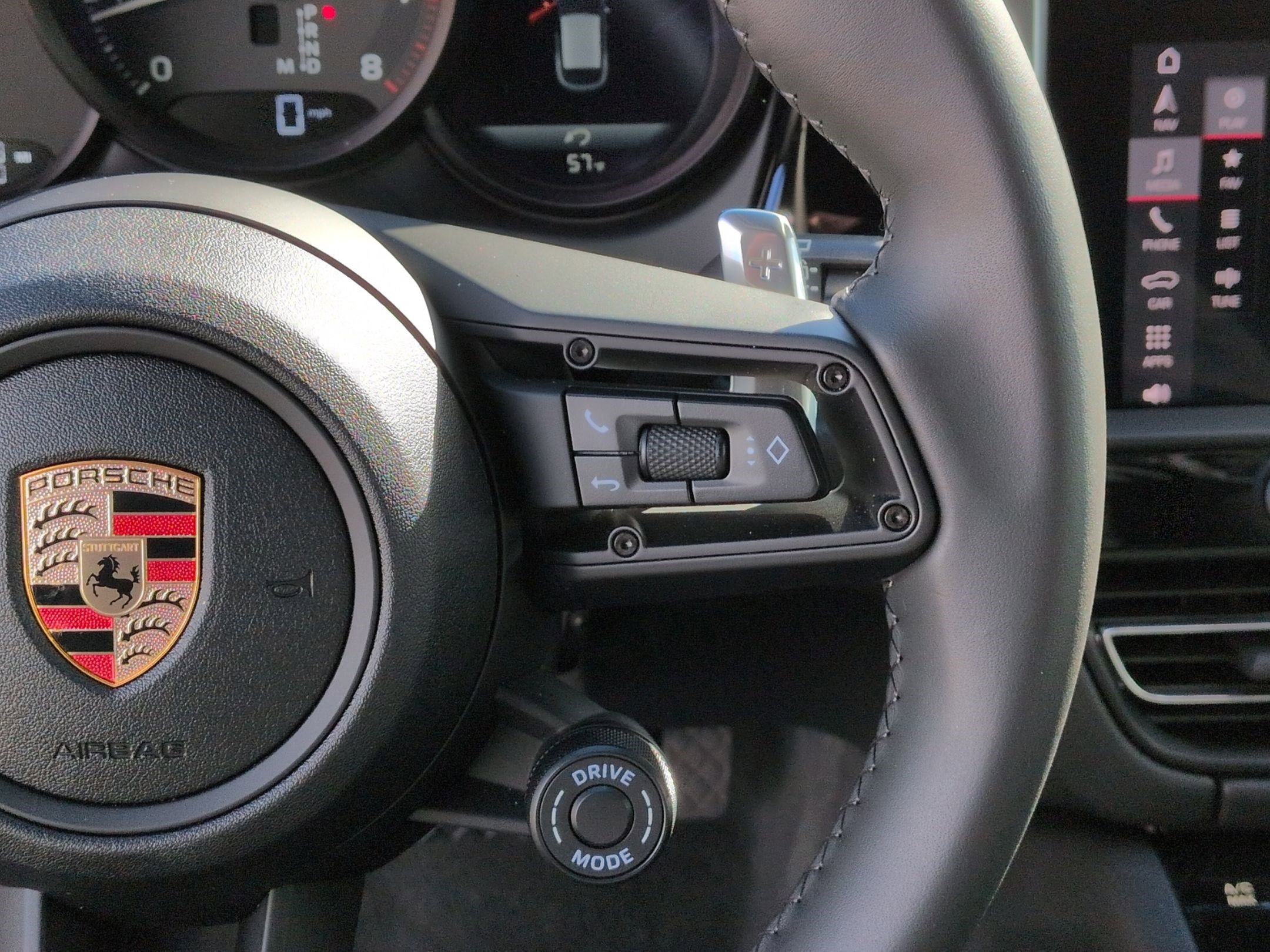 Used 2025 Porsche Macan Turbo image 20