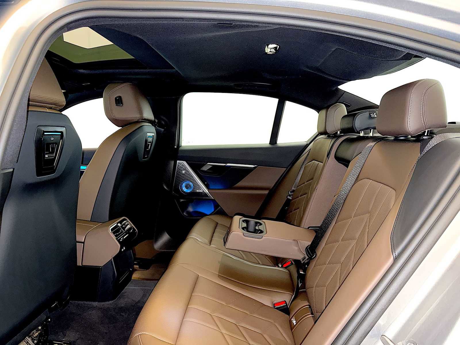 Used 2024 BMW i5 M60 w/ Premium Package image 21