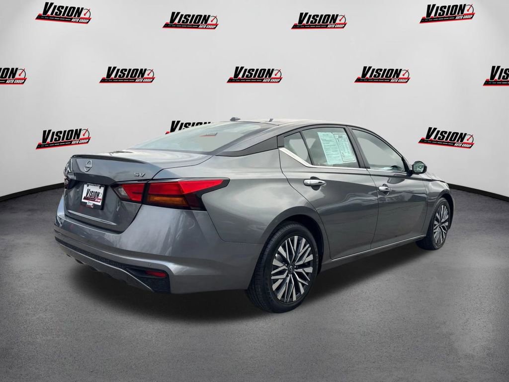Used 2023 Nissan Altima 2.5 SV image 5