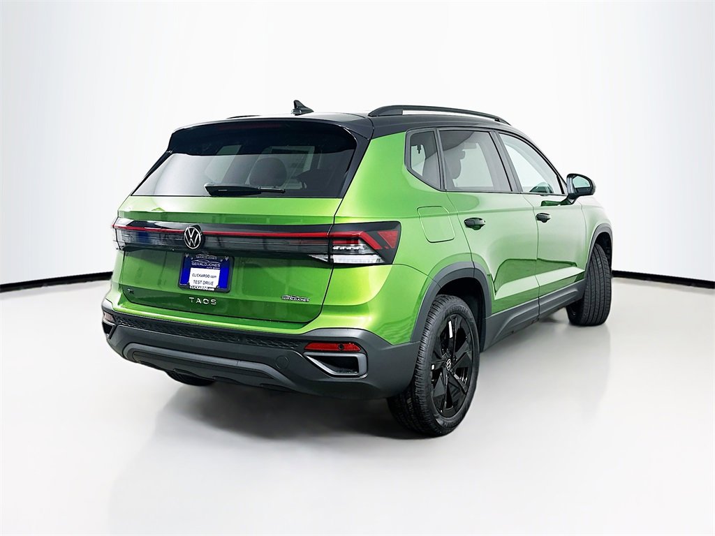 New 2026 Volkswagen Taos SE image 7