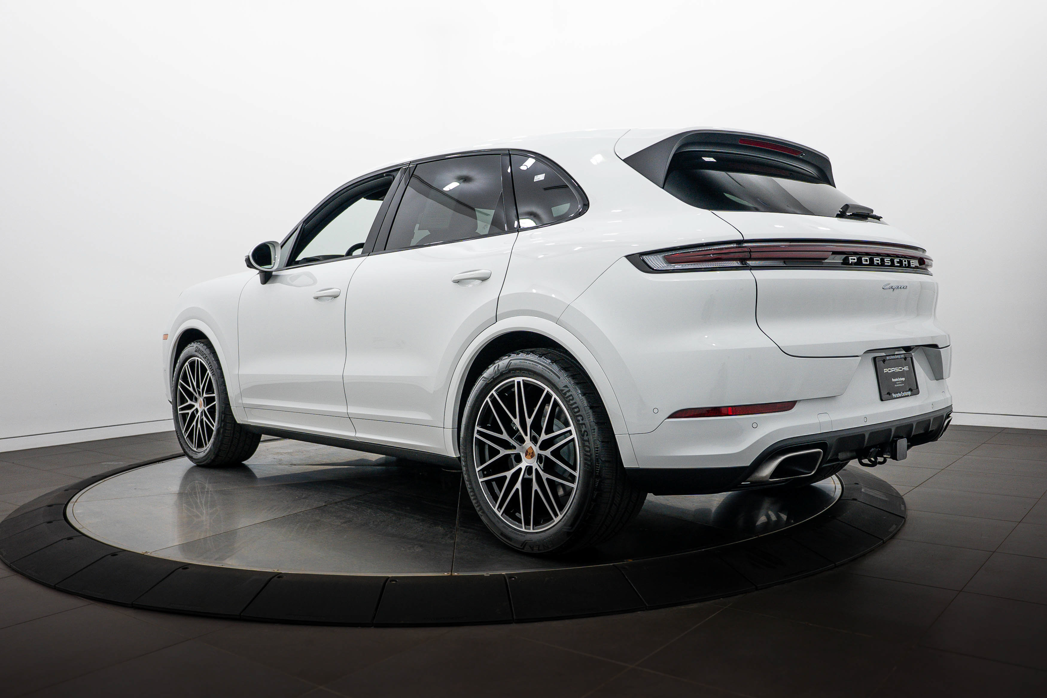 Certified 2026 Porsche Cayenne AWD/4WD image 3