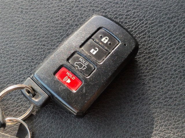 Used 2018 Toyota Highlander Limited FWD image 29