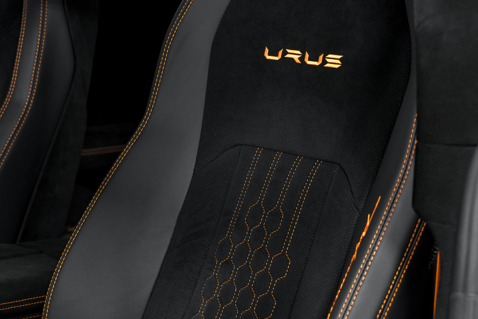 Used 2024 Lamborghini Urus Performante AWD/4WD image 21