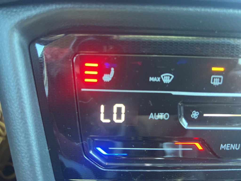 New 2025 Volkswagen Taos SE image 24