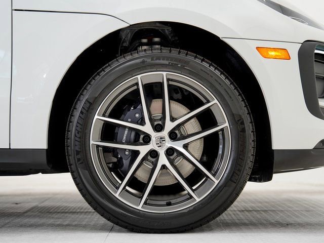 Certified 2025 Porsche Macan image 30