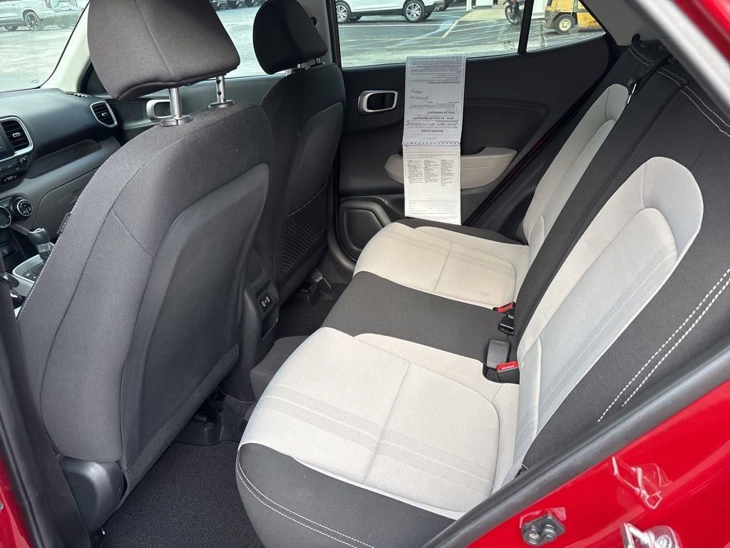 Used 2024 Hyundai Venue SEL image 13