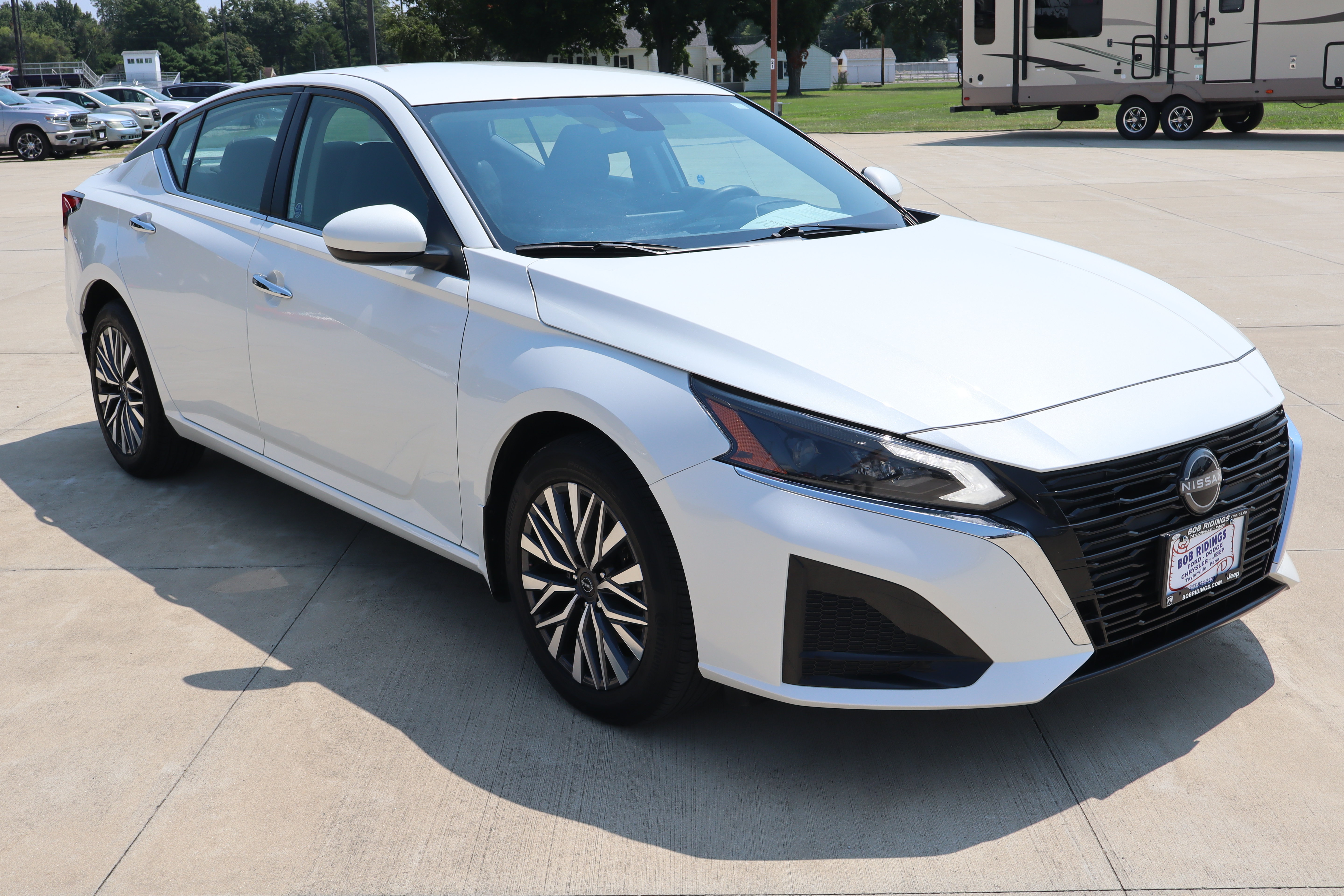 Used 2023 Nissan Altima 2.5 SV AWD/4WD image 3