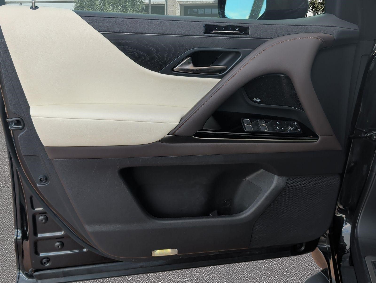 Used 2022 Lexus LX 600 4WD w/ Appearance Package image 8