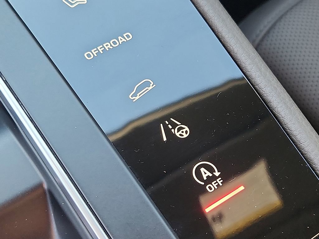 Certified 2025 Porsche Macan image 22