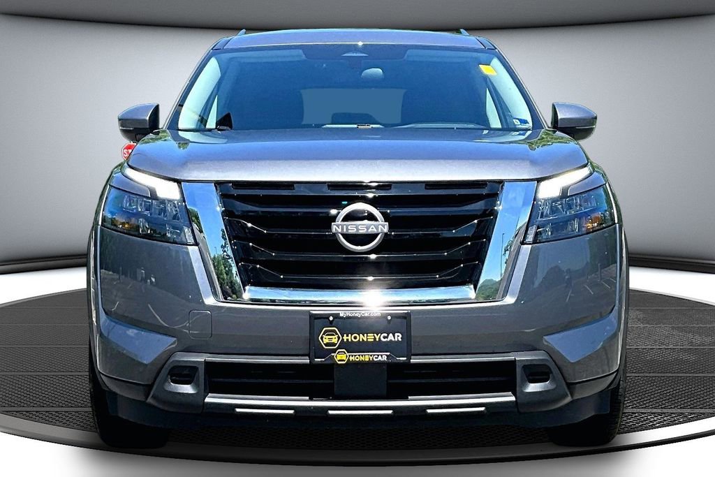 Used 2024 Nissan Pathfinder SV AWD/4WD image 2