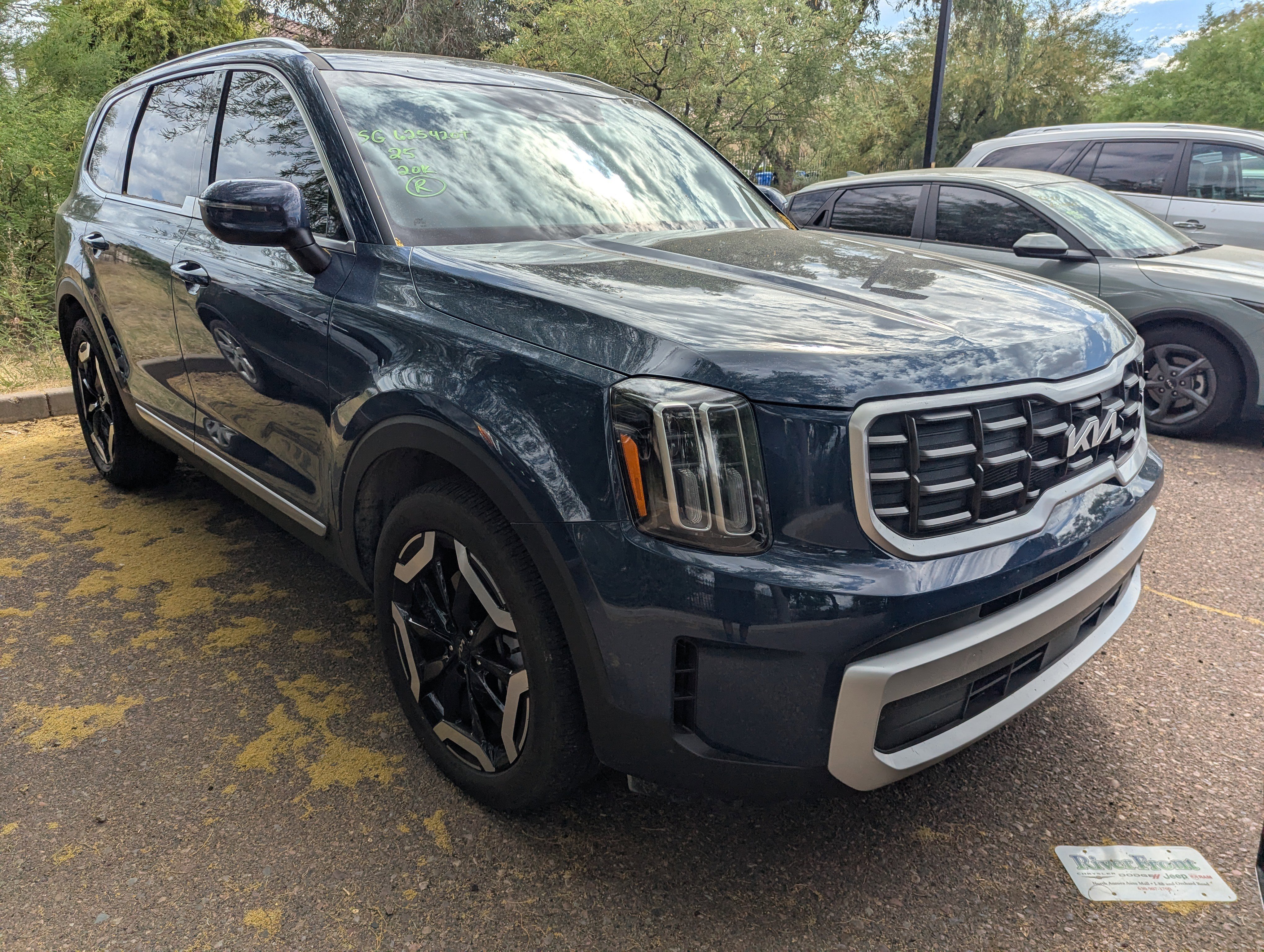 Used 2025 Kia Telluride S FWD image 2