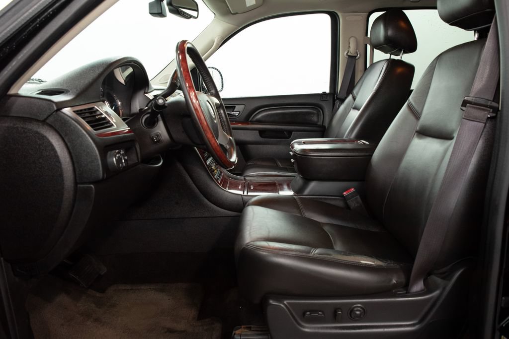 Used 2014 Cadillac Escalade Luxury AWD/4WD image 8