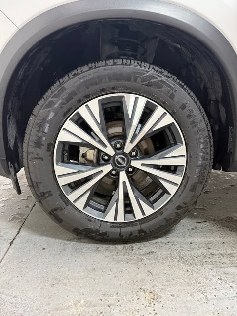 Used 2023 Nissan Rogue SV AWD/4WD image 12