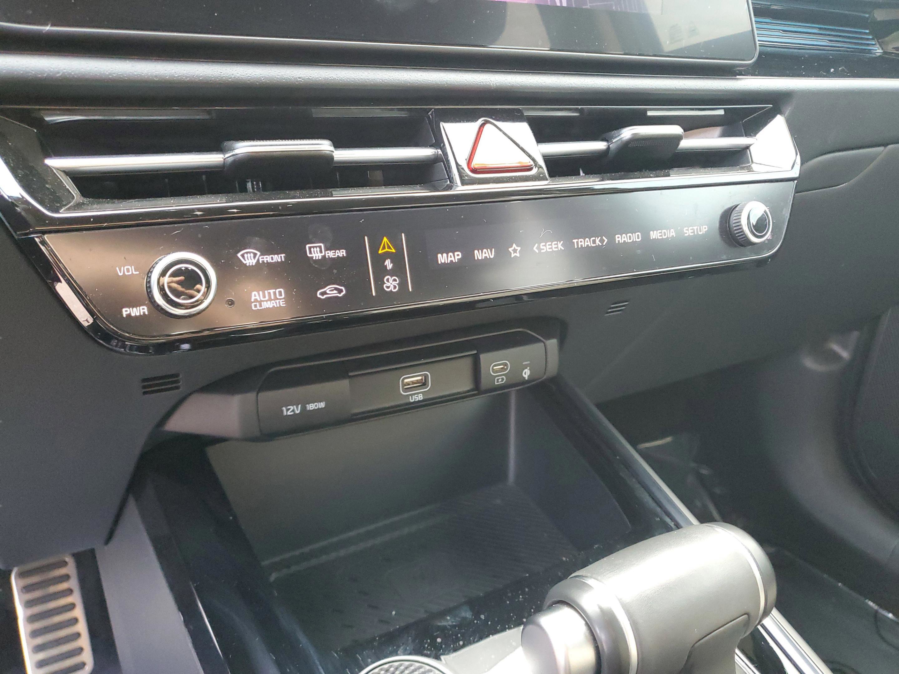 Certified 2024 Kia Niro SX Touring image 24
