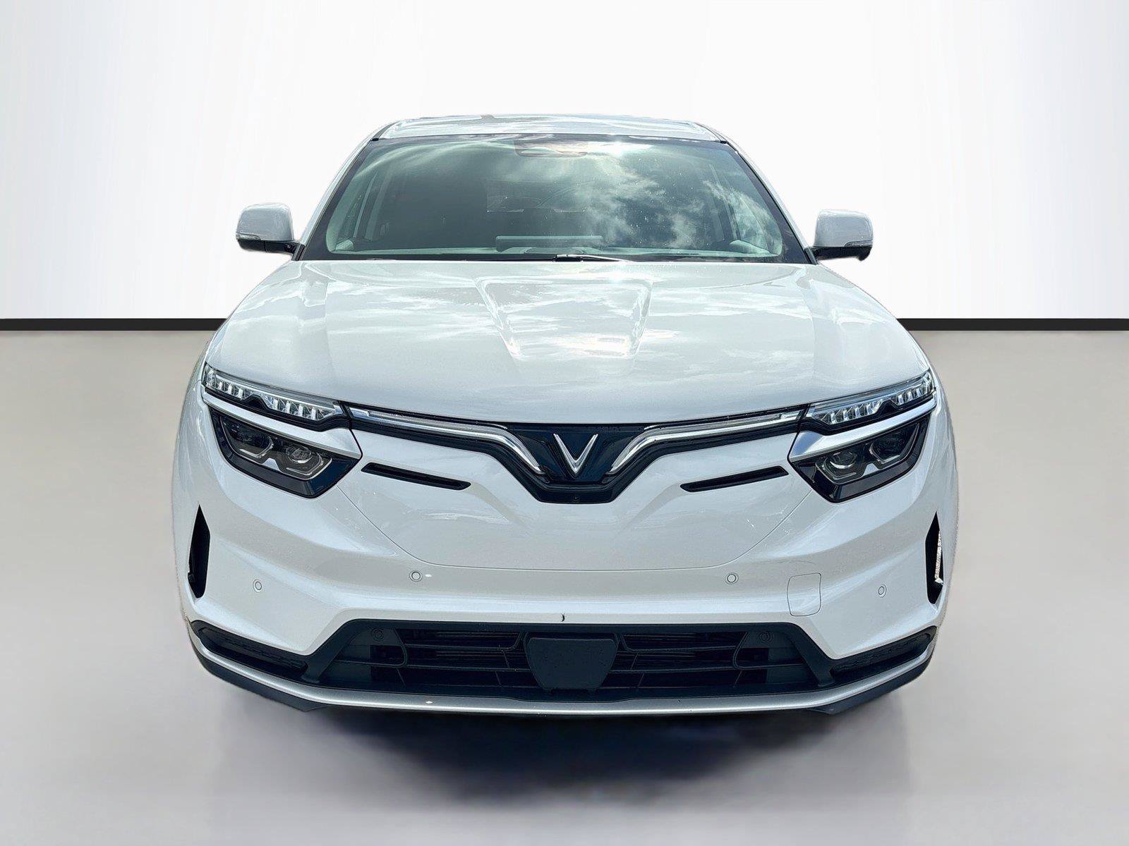 New 2027 VinFast VF 8 Eco AWD/4WD image 2
