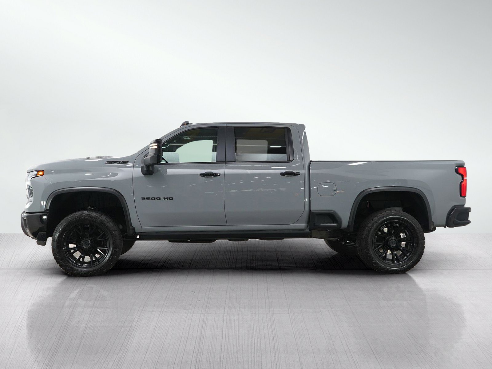 Used 2025 Chevrolet Silverado 2500 ZR2 w/ Technology Package AWD/4WD image 4