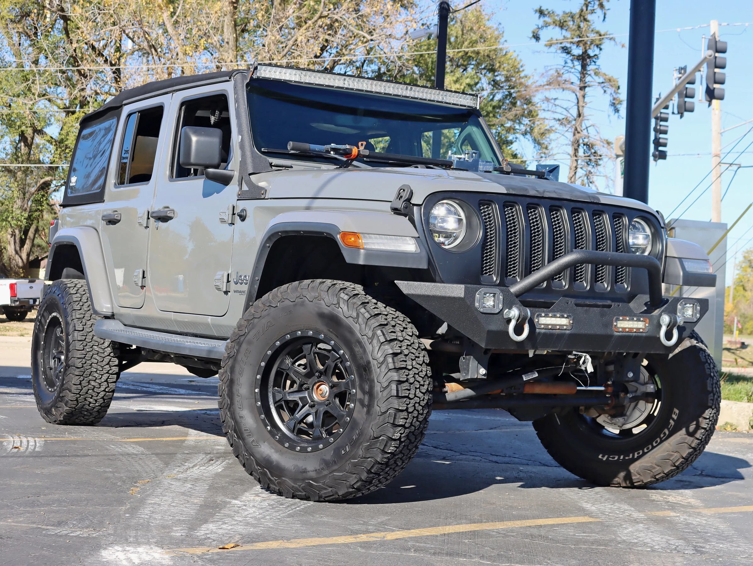 Used 2019 Jeep Wrangler Unlimited Sahara AWD/4WD image 9