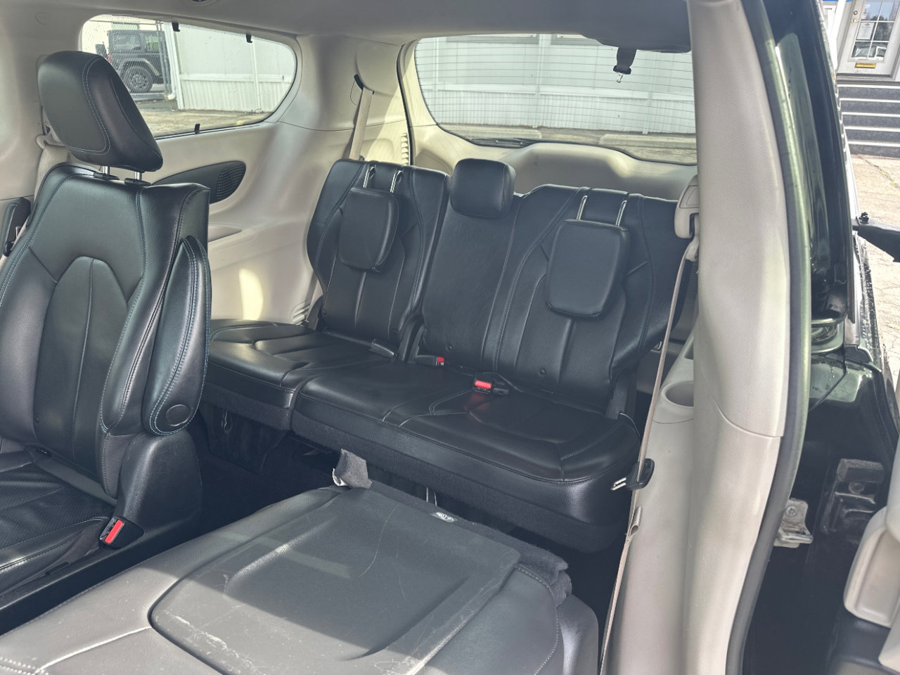 Used 2021 Chrysler Pacifica Touring-L image 12