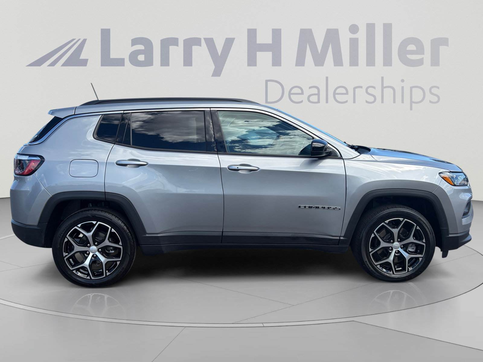 Used 2024 Jeep Compass Latitude AWD/4WD image 6