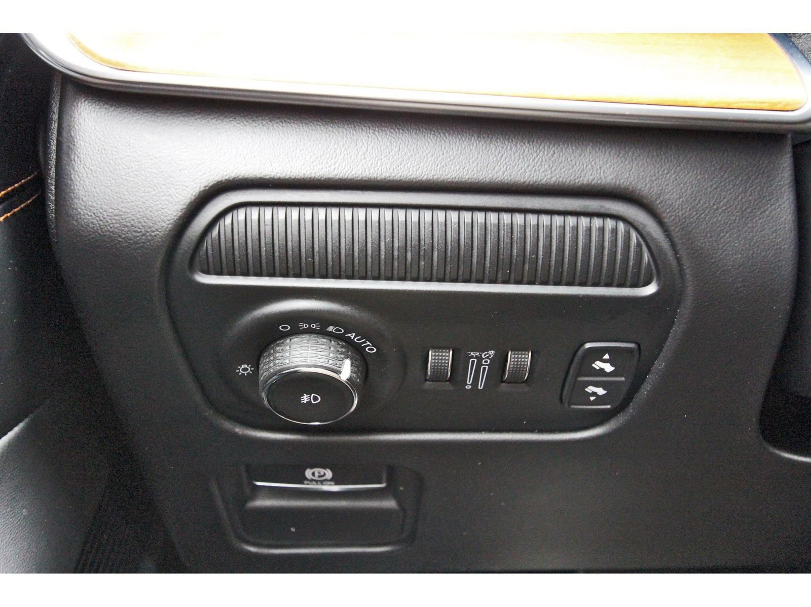 Used 2022 Jeep Grand Wagoneer Series III AWD/4WD image 19