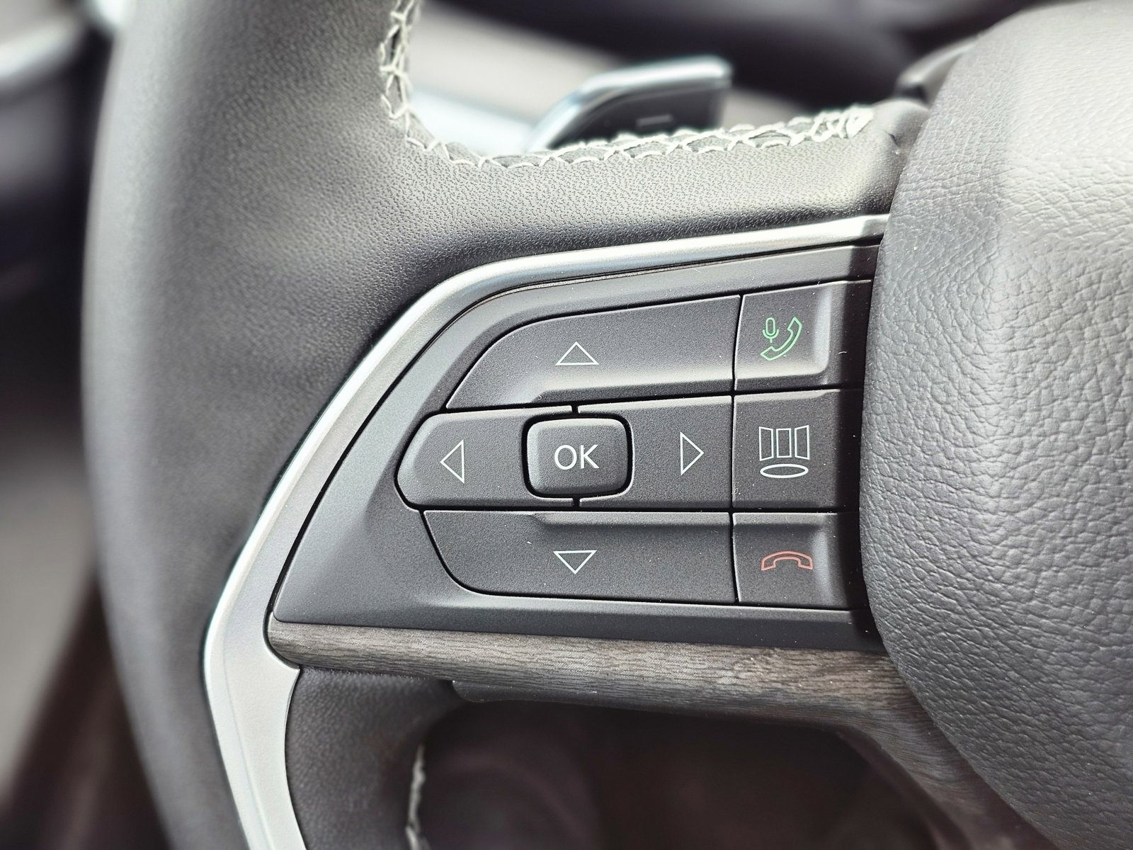 New 2025 Jeep Grand Cherokee Limited image 17