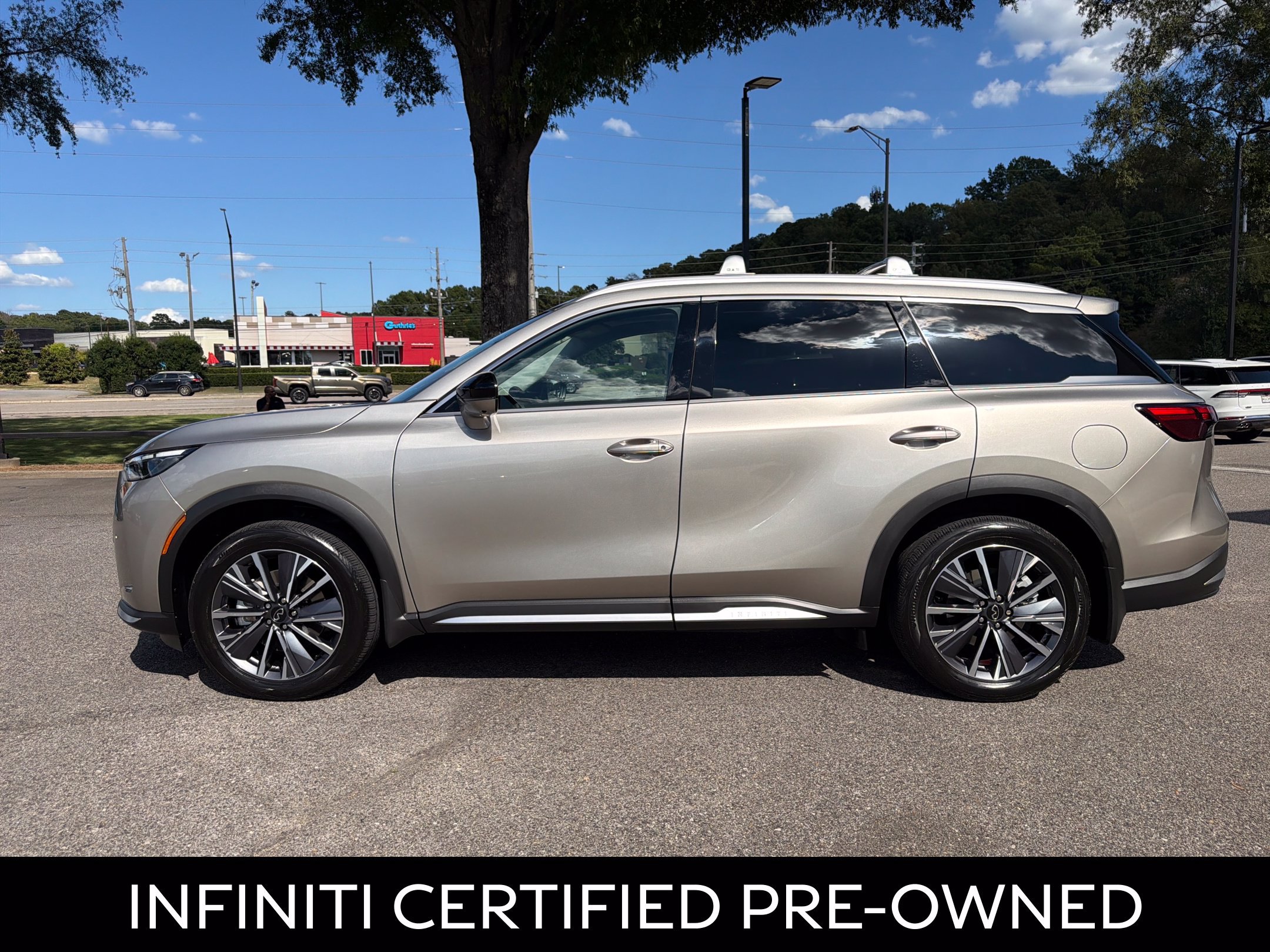 Certified 2026 INFINITI QX60 Luxe w/ Family Package FWD image 7