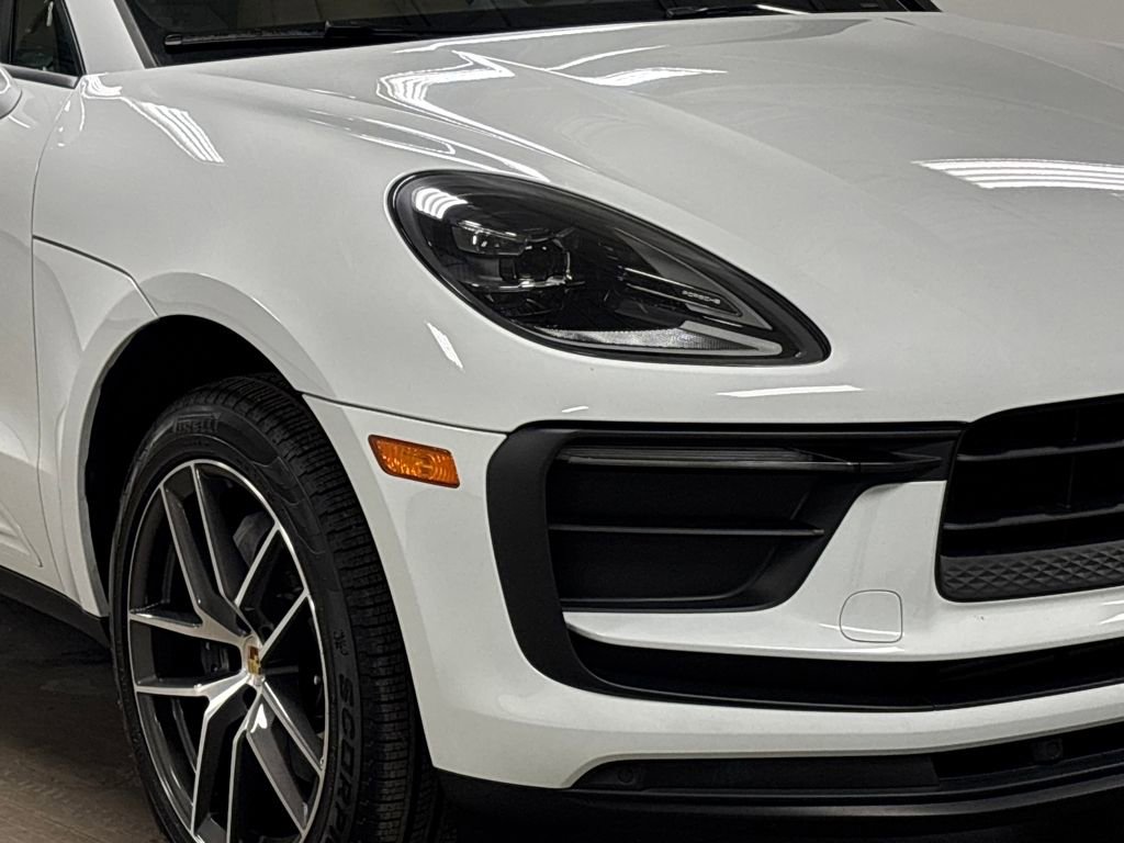 Used 2024 Porsche Macan image 4