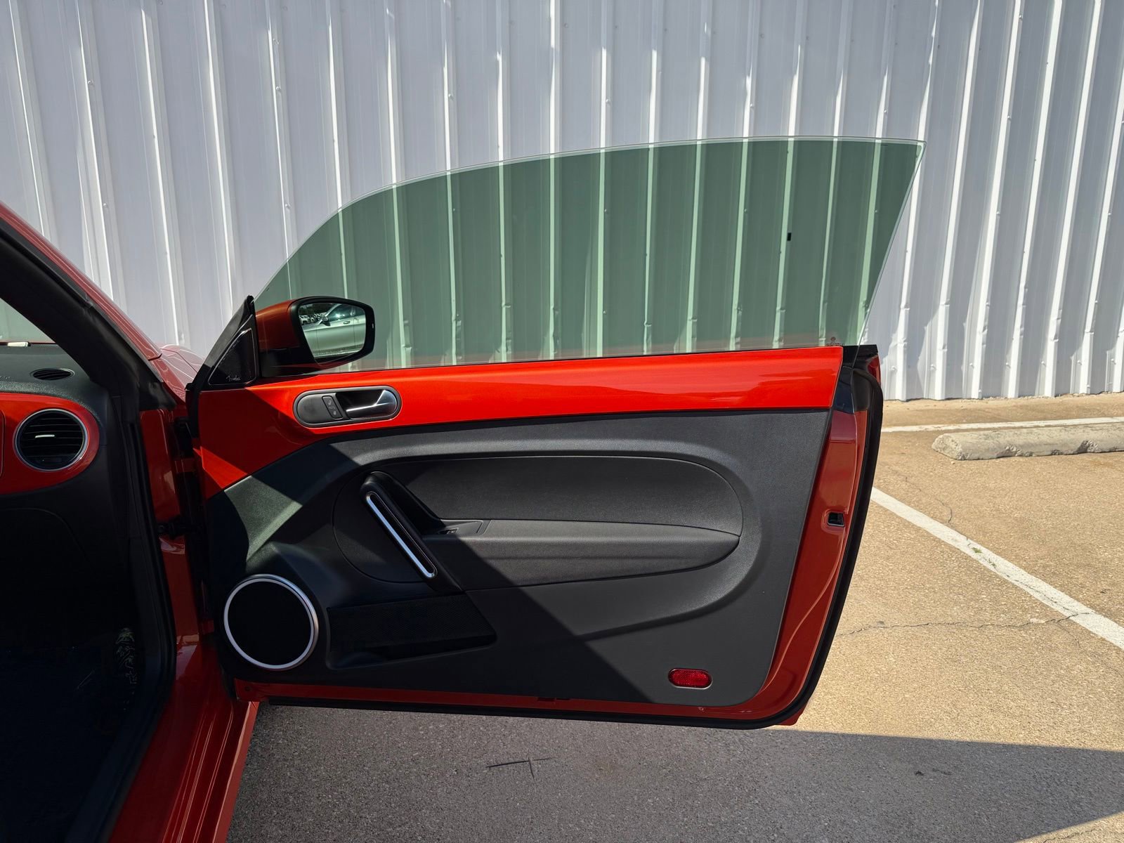 Used 2019 Volkswagen Beetle 2.0T SE w/ SE Premium Package FWD image 15