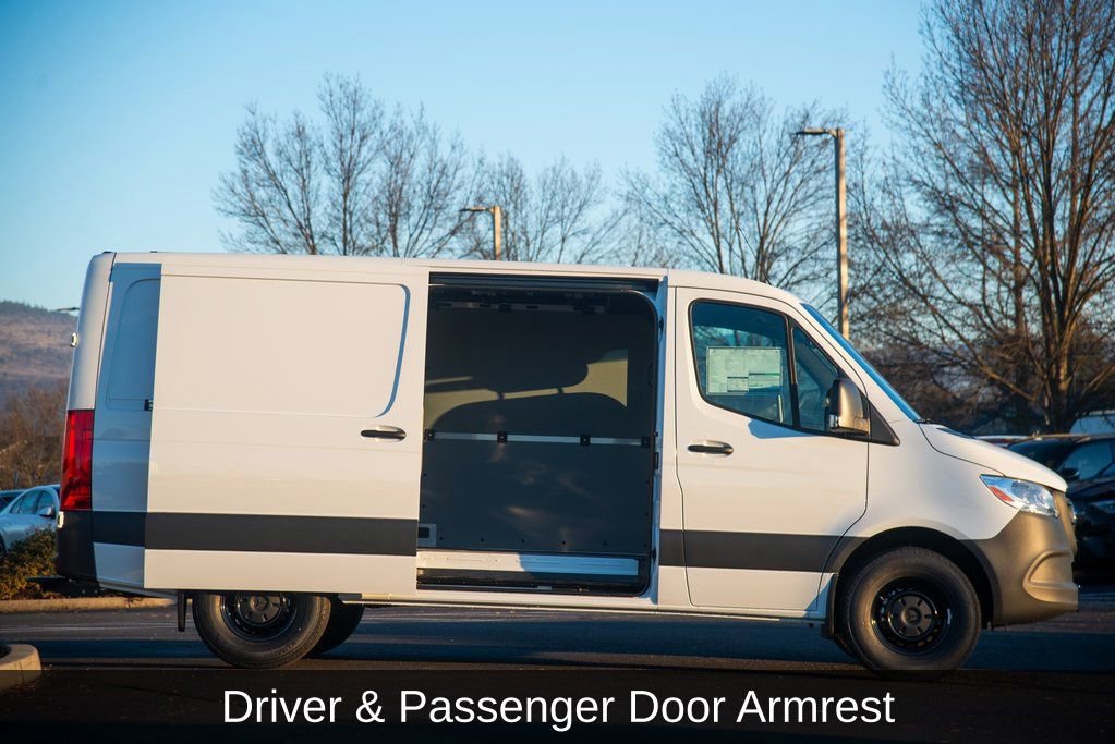 Used 2025 Mercedes-Benz Sprinter 2500 image 8