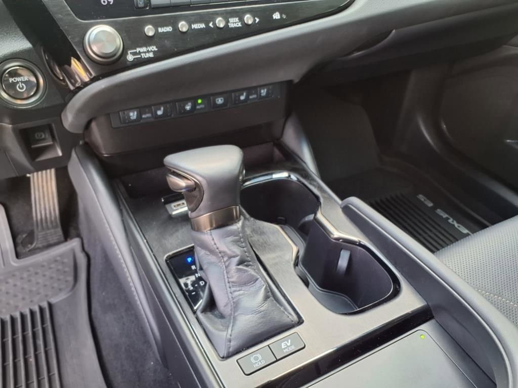 Used 2024 Lexus ES 300h w/ Luxury Package image 22