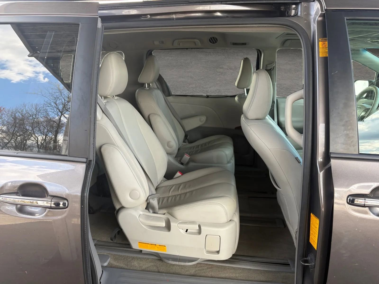 Used 2013 Toyota Sienna XLE image 16