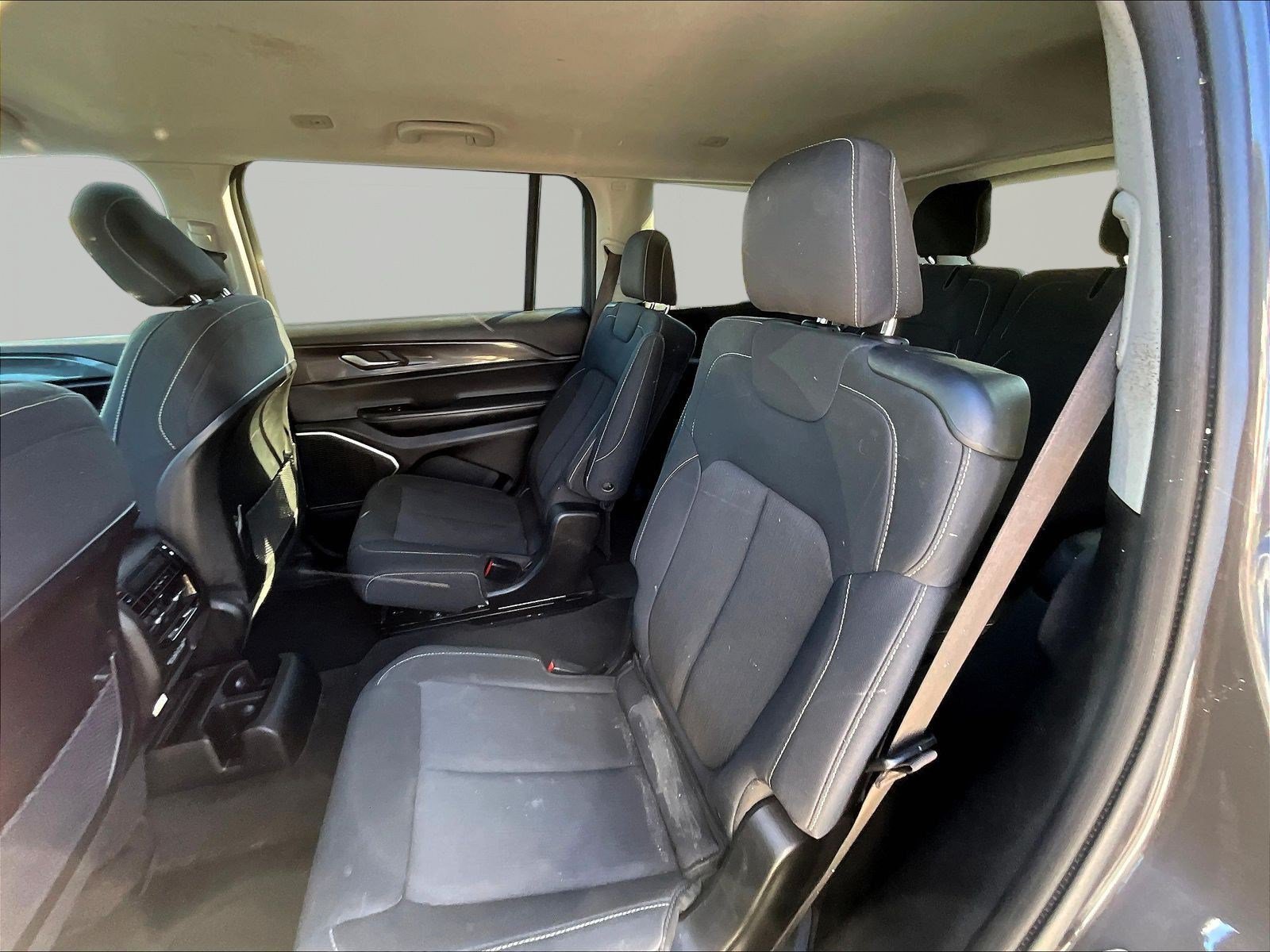 Used 2021 Jeep Grand Cherokee L Laredo w/ Luxury Tech Group I AWD/4WD image 22
