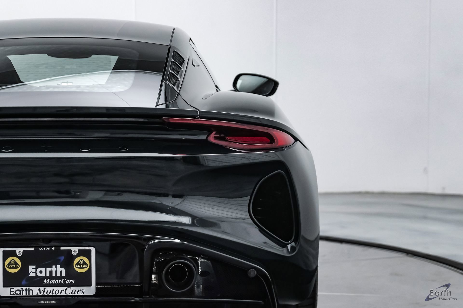Used 2025 Lotus Emira RWD image 15