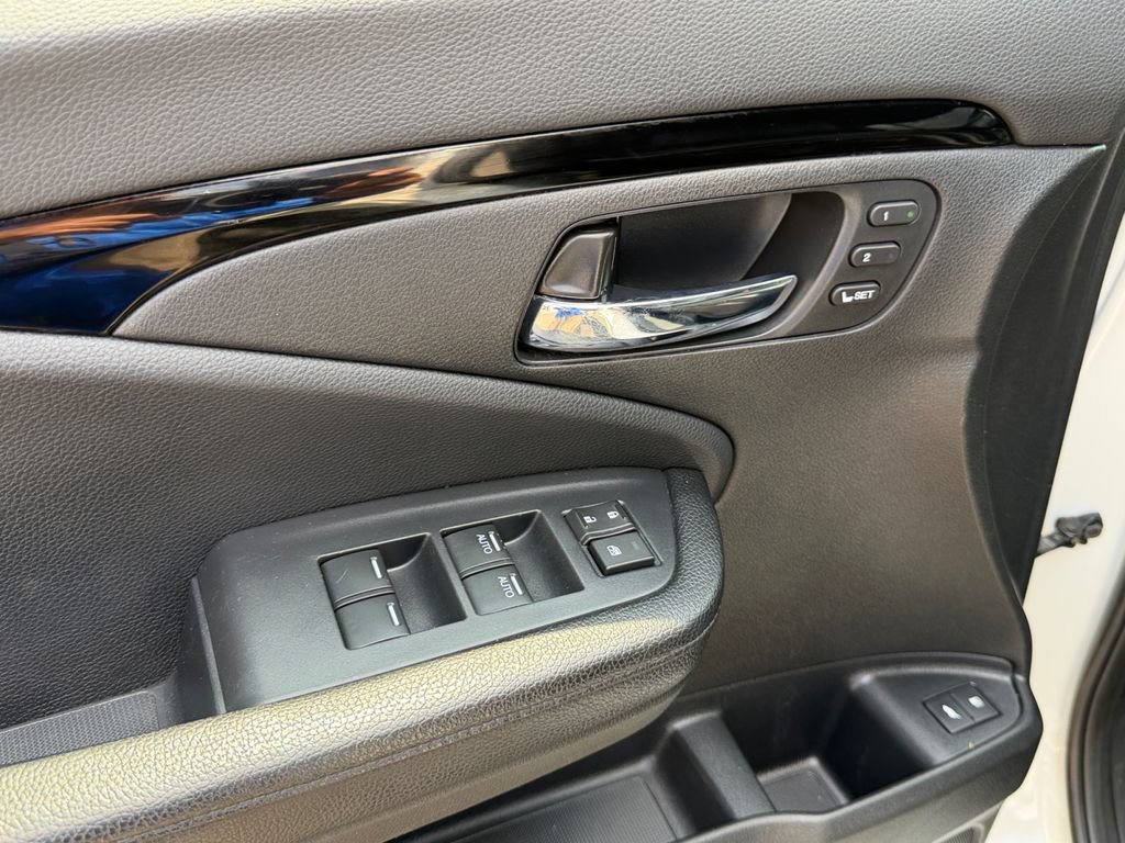 Used 2016 Honda Pilot Elite image 16