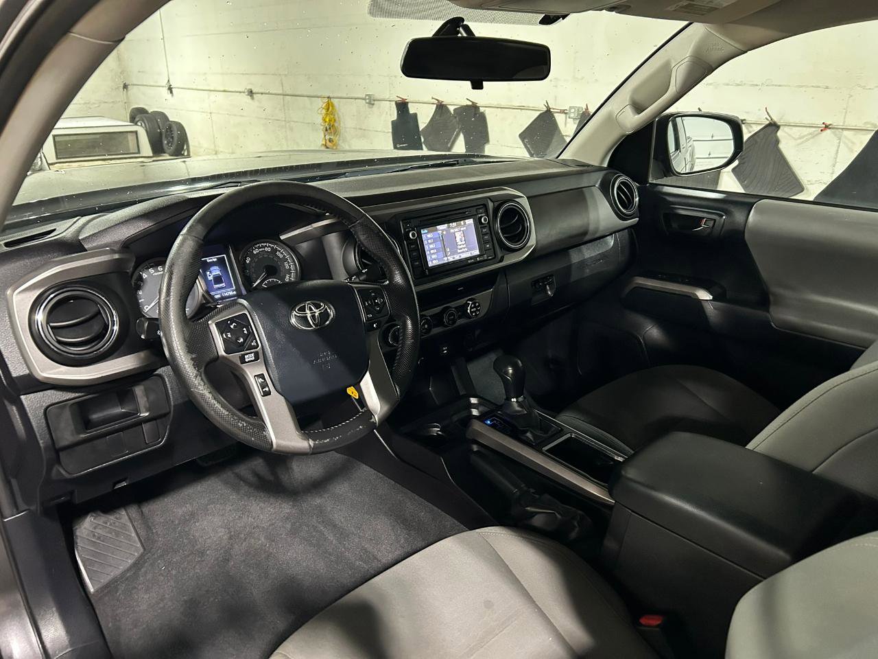 Used 2016 Toyota Tacoma SR5 AWD/4WD image 11